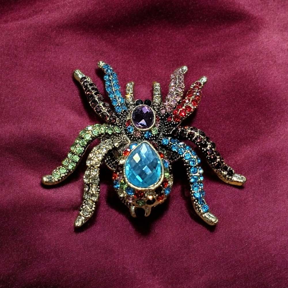 Spider brooch